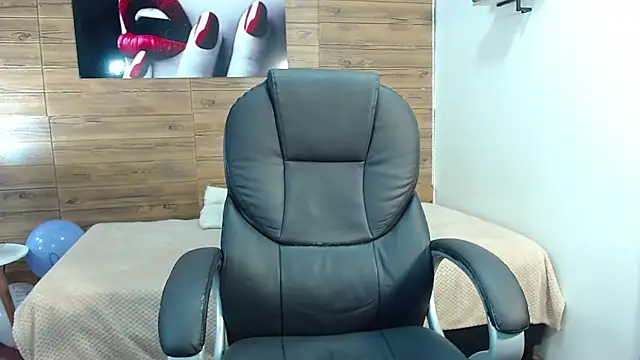 jhoellx online show from October 12, 1:01 pm