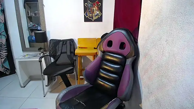 Snapshot of diabla_sexyboobs chatting on December 19, 8:44 pm diabla sexyboobs online show from December 19, 8:44 pm