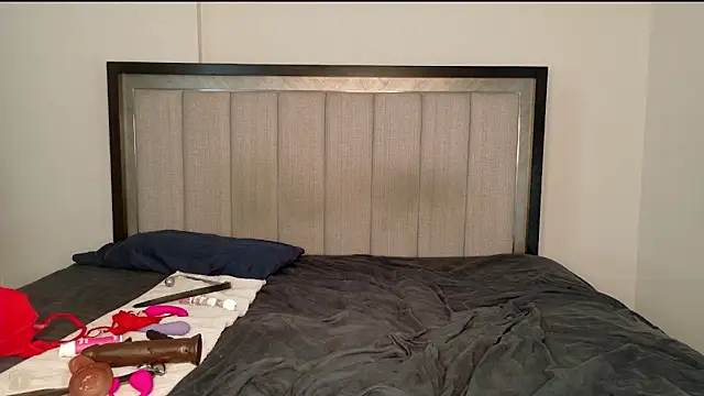 misscatxo online show from March 7, 2:46 am