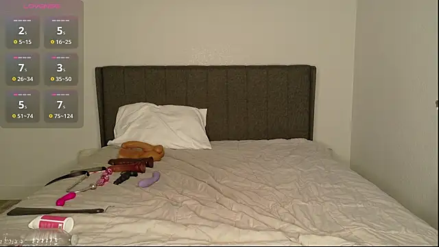 misscatxo online show from November 18, 10:45 pm