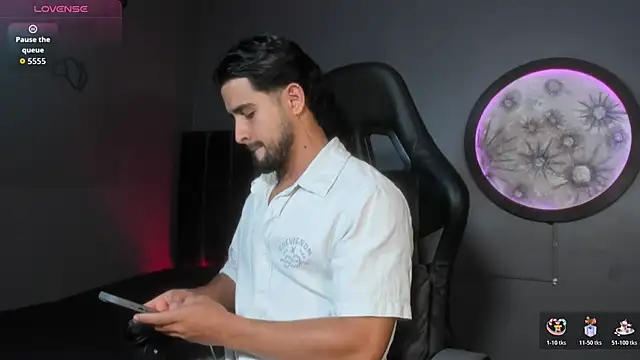 khriss brown online show from November 19, 8:53 pm