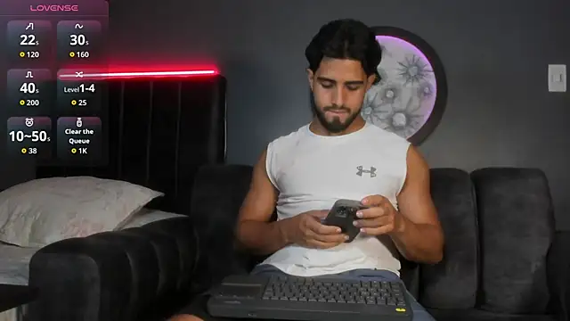 khriss brown online show from December 1, 10:21 pm