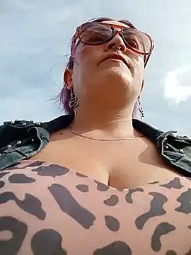 Snapshot of sophie_banger chatting on July 17, 8:17 pm sophie banger online show from July 17, 8:17 pm