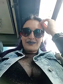 sophie banger online show from April 7, 8:10 pm