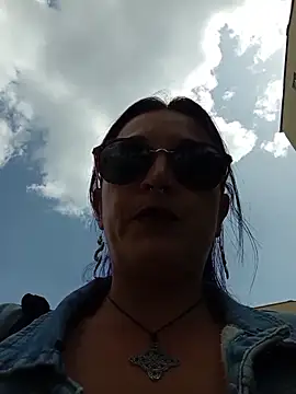 sophie banger online show from December 14, 6:02 pm