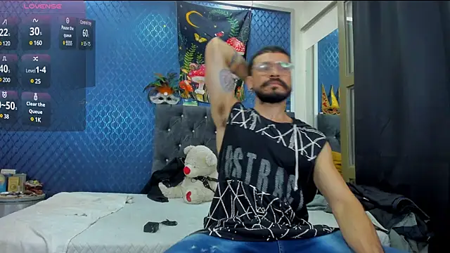 leondevereda online show from March 21, 1:24 am