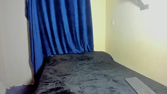 leondevereda online show from December 3, 1:28 am