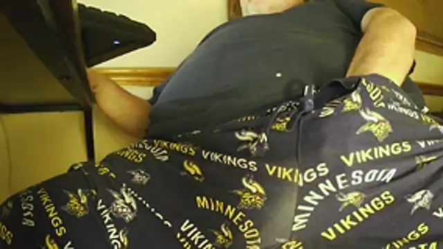 mnguy1972 online show from May 5, 2:36 am