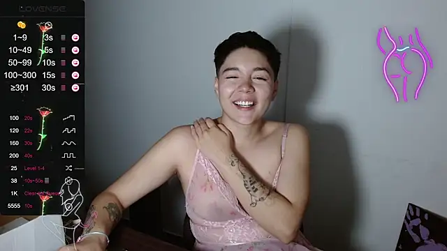 TRIXIE TANG28 online show from March 22, 3:09 am