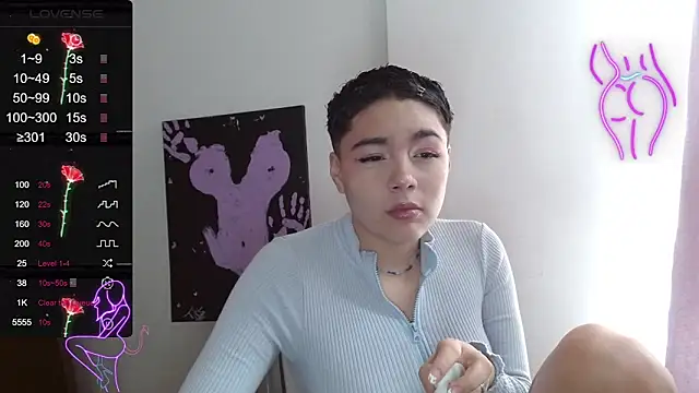 TRIXIE TANG28 online show from March 8, 7:31 pm