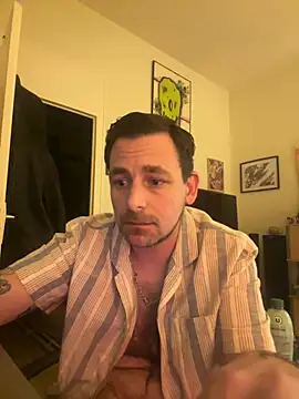 Snapshot of defbond420 chatting on January 21, 11:24 pm defbond420 online show from January 21, 11:24 pm