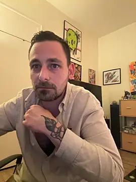 Snapshot of defbond420 chatting on September 12, 10:31 pm defbond420 online show from September 12, 10:31 pm