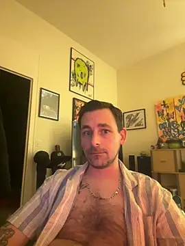 Snapshot of defbond420 chatting on January 22, 2:26 am defbond420 online show from January 22, 2:26 am