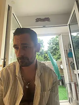 Snapshot of defbond420 chatting on December 16, 2:10 pm defbond420 online show from December 16, 2:10 pm