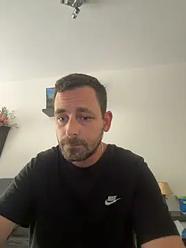 Snapshot of defbond420 chatting on December 14, 10:43 am defbond420 online show from December 14, 10:43 am