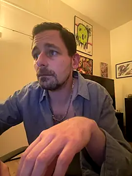 Snapshot of defbond420 chatting on October 25, 11:05 pm defbond420 online show from October 25, 11:05 pm