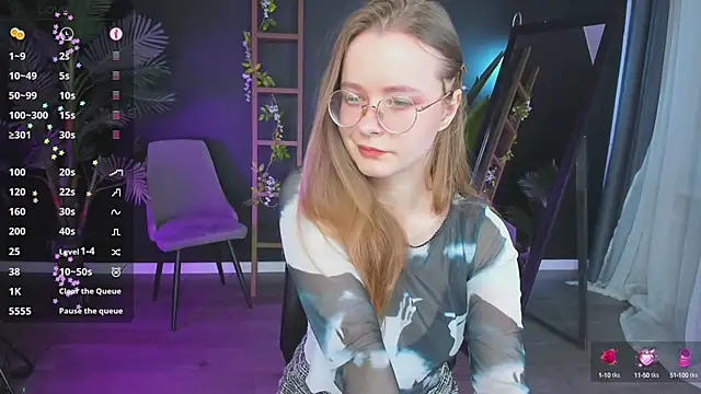 Snapshot of CassieCool chatting on February 25, 11:59 pm CassieCool online show from February 25, 11:59 pm