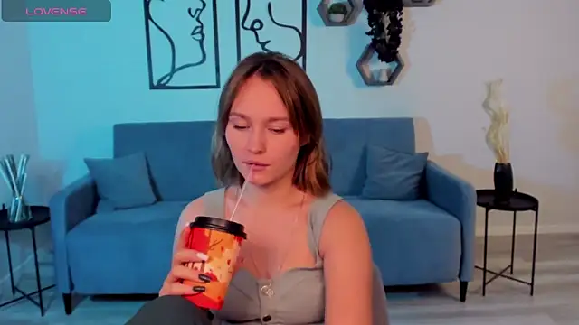 BritnieCute online show from November 6, 5:44 am