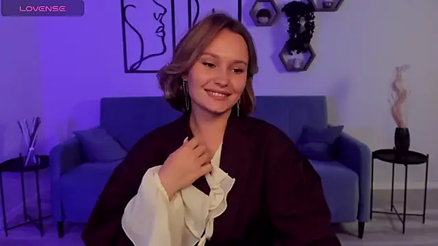 Snapshot of BritnieCute chatting on September 29, 7:15 am BritnieCute online show from September 29, 7:15 am