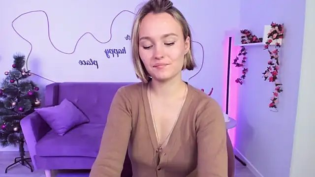 Snapshot of BritnieCute chatting on December 24, 8:00 am BritnieCute online show from December 24, 8:00 am