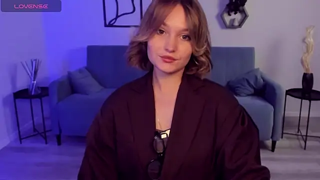 Snapshot of BritnieCute chatting on October 8, 5:09 am BritnieCute online show from October 8, 5:09 am