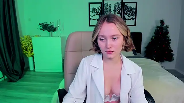 Snapshot of BritnieCute chatting on January 28, 6:38 am BritnieCute online show from January 28, 6:38 am