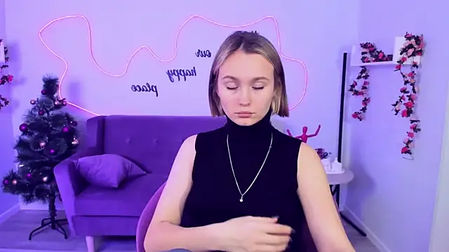 Snapshot of BritnieCute chatting on December 23, 7:38 am BritnieCute online show from December 23, 7:38 am