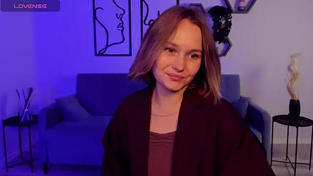 Snapshot of BritnieCute chatting on October 6, 5:19 am BritnieCute online show from October 6, 5:19 am