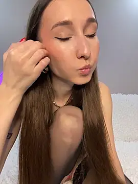 cutte dora online show from February 20, 1:02 pm