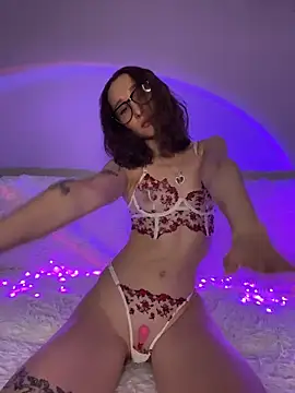 cutte dora online show from April 8, 12:01 am