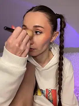 cutte dora online show from February 28, 9:36 pm