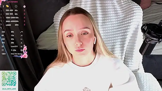 Snapshot of HollisBeckett chatting on February 26, 3:06 am HollisBeckett online show from February 26, 3:06 am