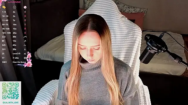 Snapshot of HollisBeckett chatting on February 17, 3:15 am HollisBeckett online show from February 17, 3:15 am