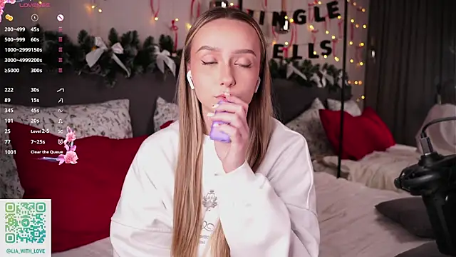 Snapshot of HollisBeckett chatting on December 21, 3:08 am HollisBeckett online show from December 21, 3:08 am