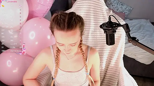 HollisBeckett online show from March 7, 3:13 am