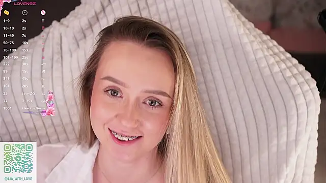 Snapshot of HollisBeckett chatting on February 3, 7:02 am HollisBeckett online show from February 3, 7:02 am