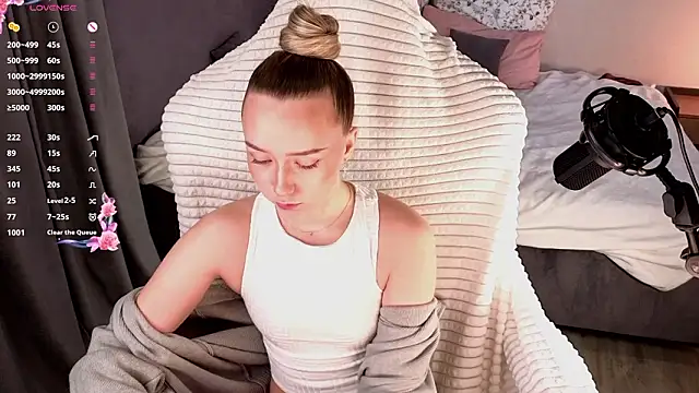 Snapshot of HollisBeckett chatting on March 1, 3:06 am HollisBeckett online show from March 1, 3:06 am