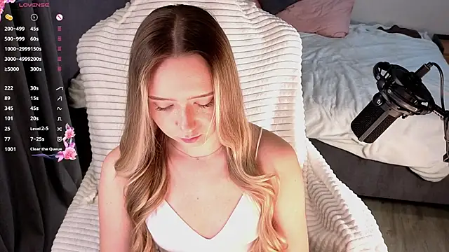 HollisBeckett online show from March 4, 2:52 am