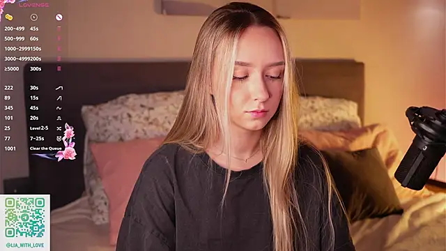 HollisBeckett online show from December 2, 3:30 am