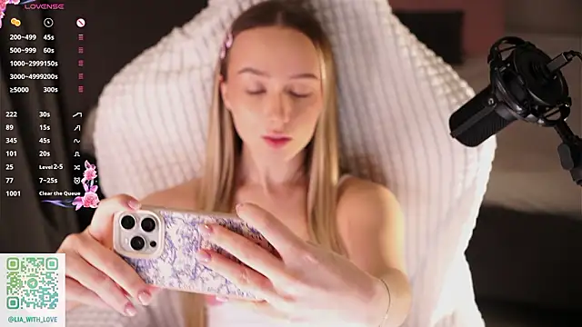 Snapshot of HollisBeckett chatting on February 4, 2:39 am HollisBeckett online show from February 4, 2:39 am