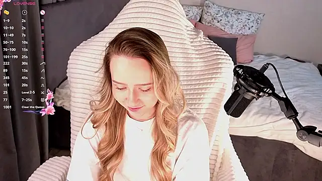 Snapshot of HollisBeckett chatting on February 28, 3:06 am HollisBeckett online show from February 28, 3:06 am