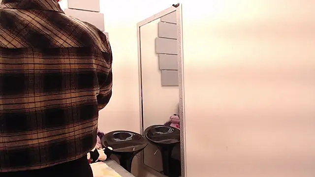 eva twiss online show from April 18, 7:07 pm