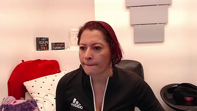 Snapshot of eva_twiss chatting on June 3, 11:55 am eva twiss online show from June 3, 11:55 am