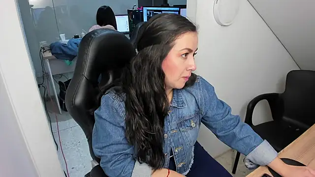 Snapshot of Kimkalifa_ chatting on May 15, 1:31 pm Kimkalifa online show from May 15, 1:31 pm