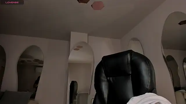 Snapshot of ChloePreston_ chatting on July 1, 11:10 am ChloePreston online show from July 1, 11:10 am