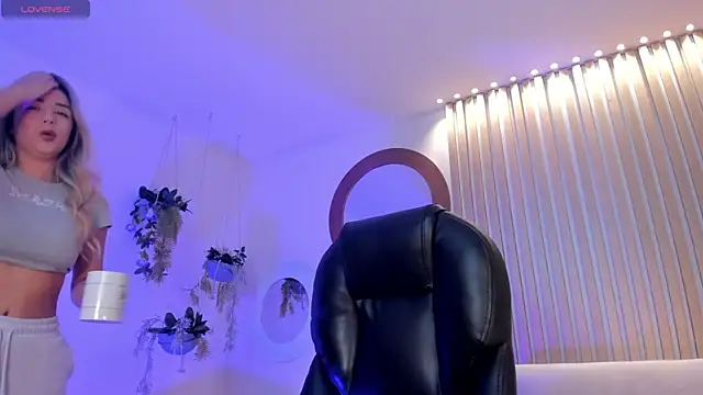 ChloePreston  online show from April 15, 12:10 pm