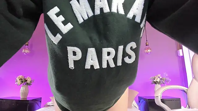 BellaClaiir online show from November 4, 3:05 pm