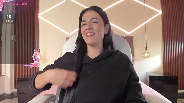 BellaClaiir online show from April 16, 3:24 pm