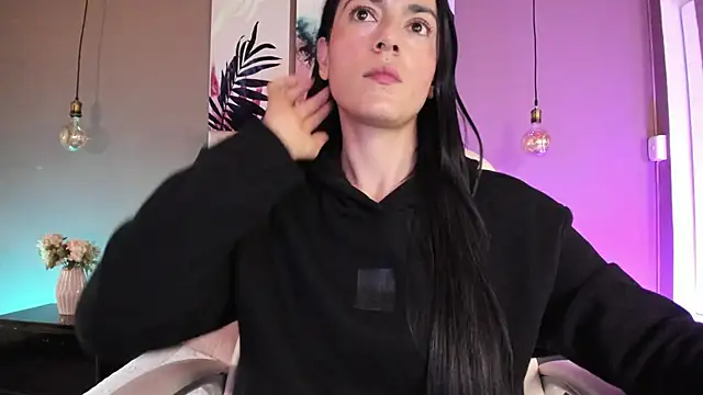 BellaClaiir online show from November 6, 3:05 pm