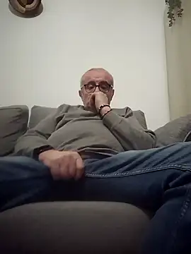 Snapshot of Bretoncool chatting on February 20, 4:42 am Bretoncool online show from February 20, 4:42 am